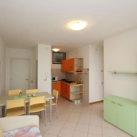 Bright With Sea View Apartmán