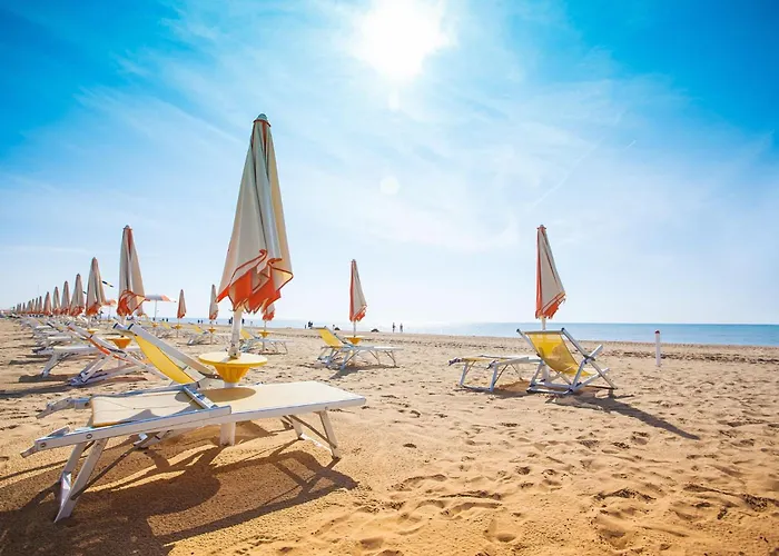 Bright With Sea View شقة *